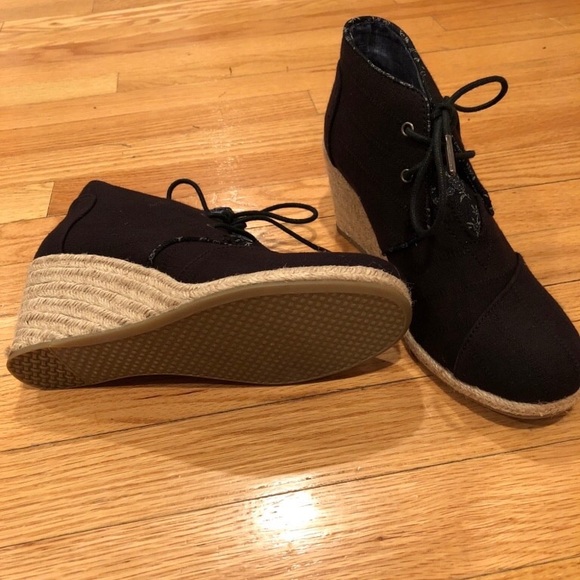 🎉HOST PICK x 2🎉🌺NEW🌺 Toms Wedges - Picture 3 of 3